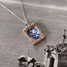 Load image into Gallery viewer, Vintage Picture Frame Necklace