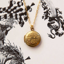 Load image into Gallery viewer, Vintage Mini Floral Round Locket Necklace