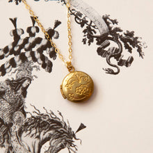 Load image into Gallery viewer, Vintage Mini Floral Round Locket Necklace
