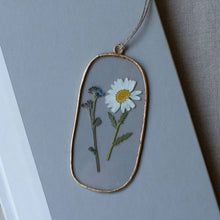 Load image into Gallery viewer, Daisy Floral Pendant
