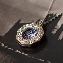 Load image into Gallery viewer, Vintage Picture Frame Necklace
