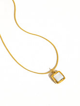 Load image into Gallery viewer, Berenice Shell Pendant Necklace

