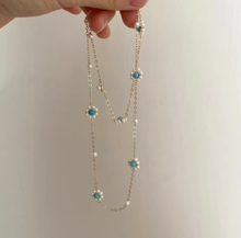 Load image into Gallery viewer, Turquoise Pearl Daisy Flower Necklace

