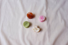 Load image into Gallery viewer, Button Mini Claw Set
