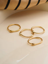Load image into Gallery viewer, Rowen Band Ring
