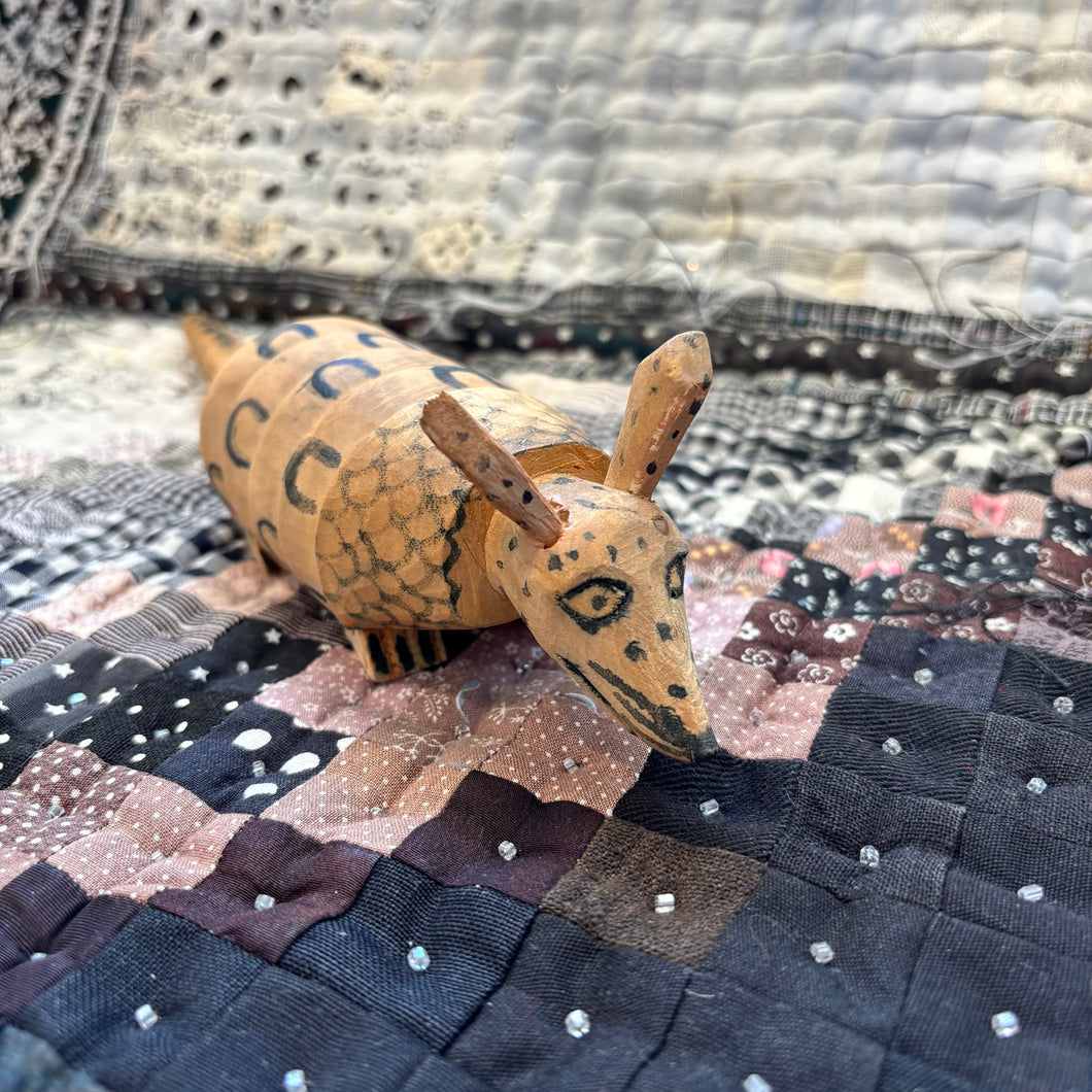Folkart Armadillo