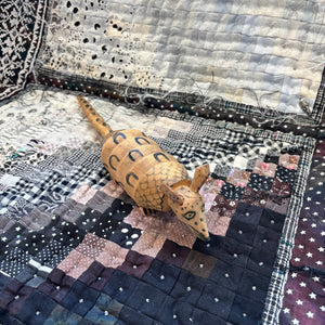 Folkart Armadillo
