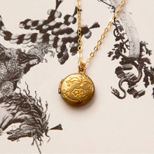 Load image into Gallery viewer, Vintage Mini Floral Round Locket Necklace
