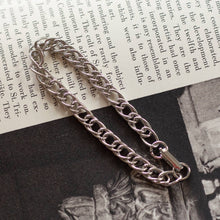 Load image into Gallery viewer, Vintage Silver Textured Curb Chain Bracelet
