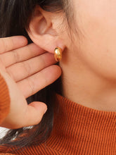 Load image into Gallery viewer, Blythe Classic Hoop Earring
