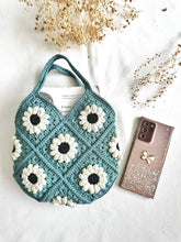 Load image into Gallery viewer, Crochet Daisy Tote Bag
