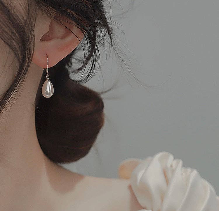 Silver Teardrop Pearl Earrings
